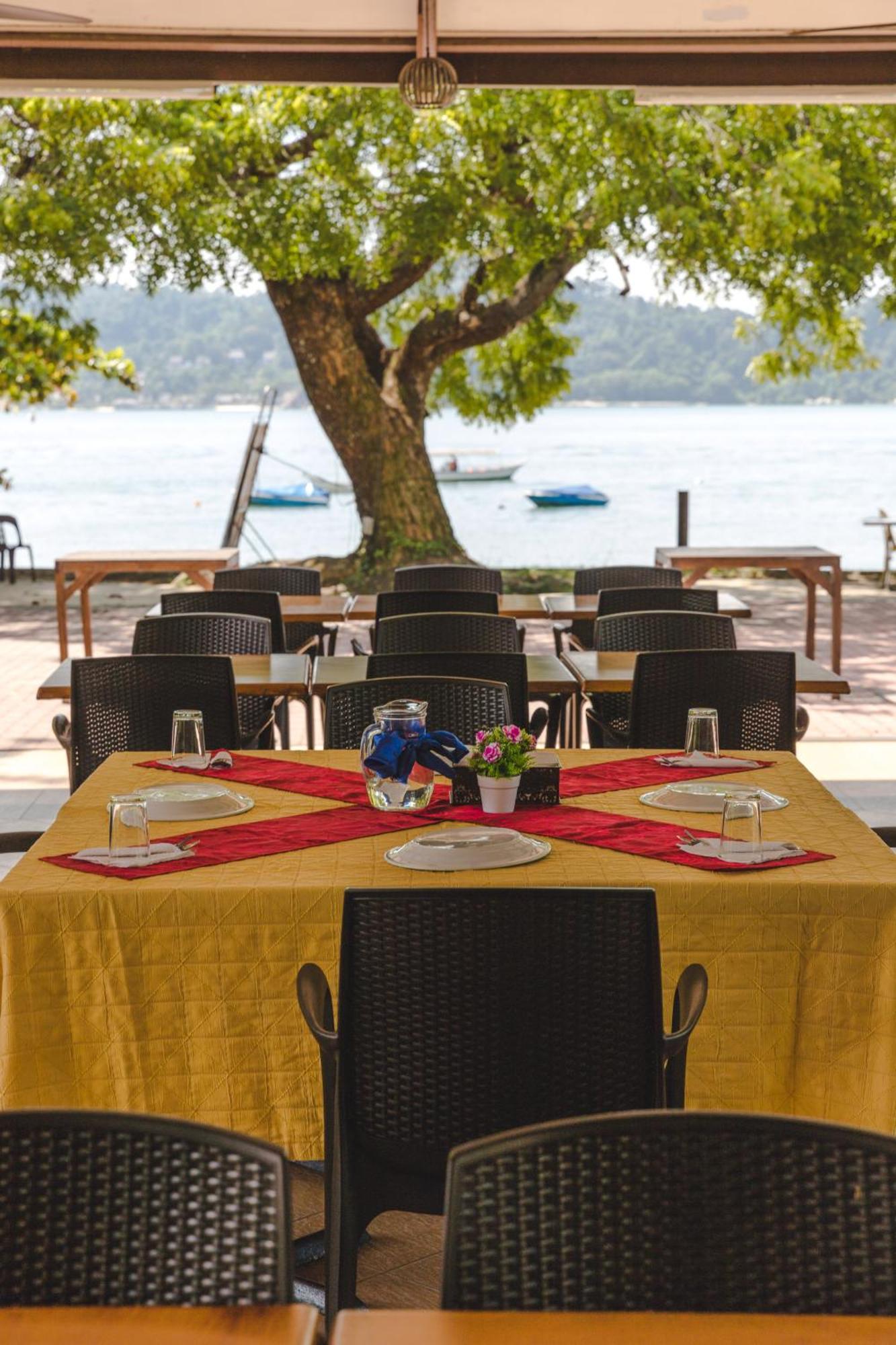 Pangkor Sandy Beach Resort Kampong Pasir Bogak Eksteriør billede